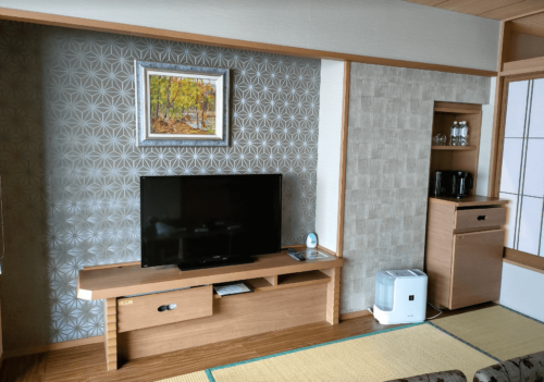 富士見亭　特別室の和室とテレビ